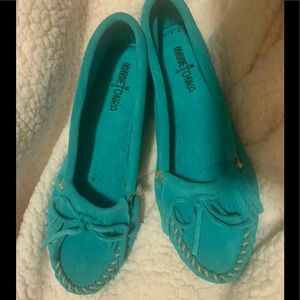 Minnetonka teal size 9 moccasins Ladies like new